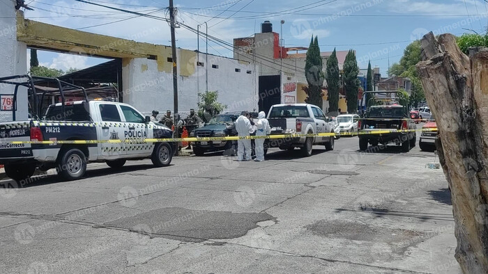 Balean a padre e hijo en taller de hojalatería, en Morelia