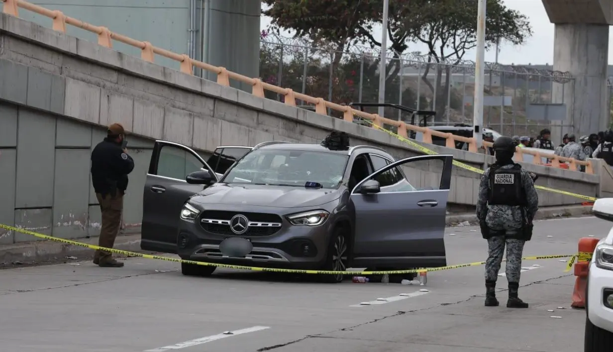 Balean a sujeto tras persecución policiaca en frontera de Tijuana