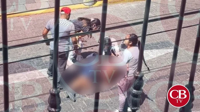 Balean a un hombre afuera del templo de Santa María en Morelia