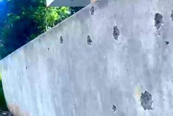 Balean caseta de vigilancia carretera en Tingüindín; hay un oficial lesionado