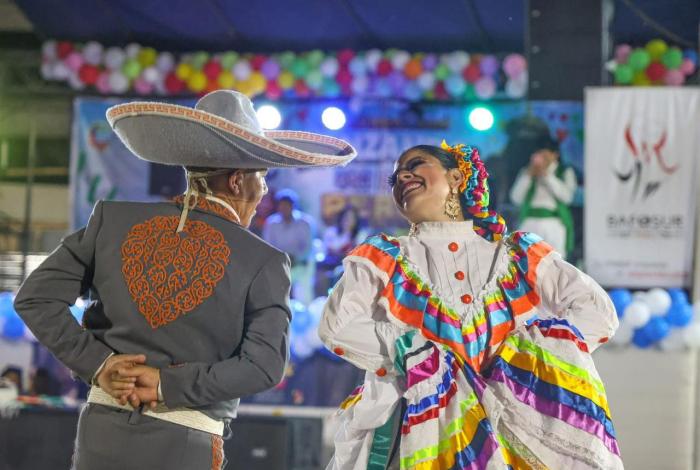 Ballet Folklórico de Michoacán triunfa en tierras en Perú