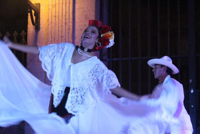 Ballet Folklórico del Ayuntamiento se presenta en Palacio Municipal