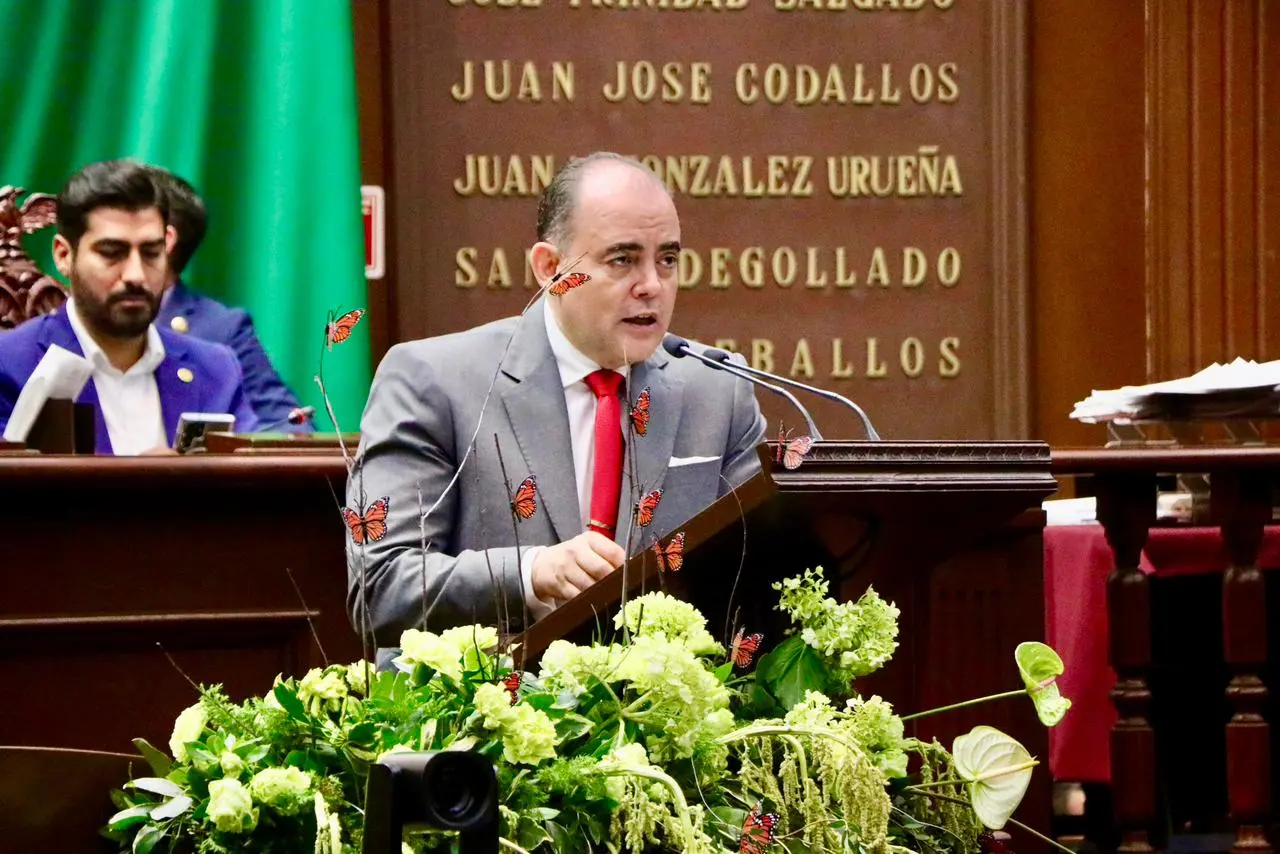 Baltazar Gaona presenta en tribuna iniciativa ciudadana para fortalecer la legitimidad de las sustituciones en ayuntamientos