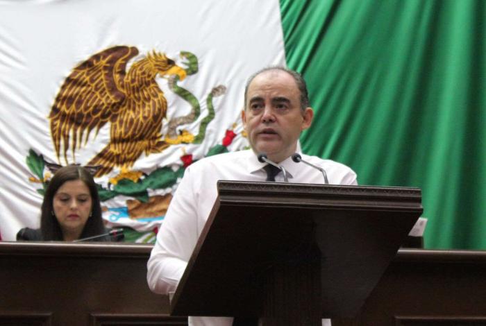 Baltazar Gaona propone tipificar el halconeo como delito en Michoacán