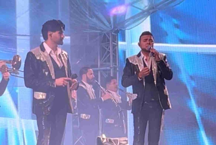 Banda El Recodo pone a bailar a morelianos en la noche mexicana