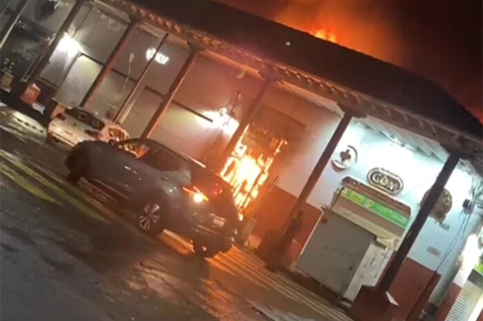 Bar “Katara” es consumido por voraz incendio, en el centro de Uruapan