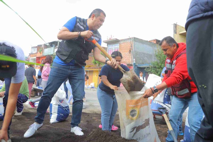 Barragán continúa apoyando a familias afectadas por el desfogue de la presa de Cointzio