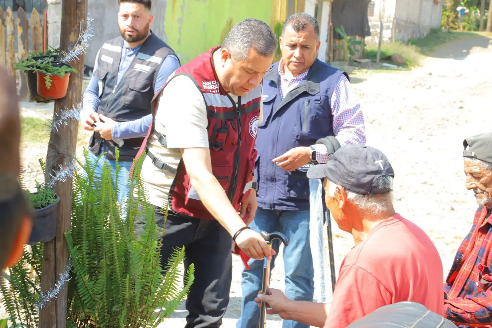Barragán continúa llevando Mano a Mano Camina Seguro a quienes más lo necesitan