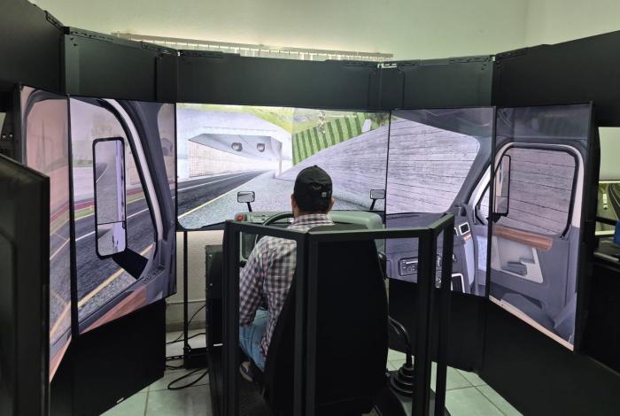 Beca de casi 10 mil pesos para futuros operadores de tracto camión en Lázaro Cárdenas