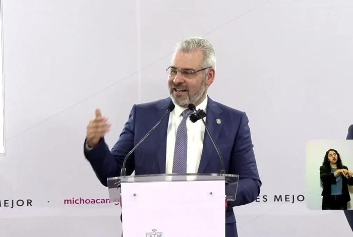 Bedolla asegura que se atiende a mezcaleros tras asesinato y denuncias de extorsión