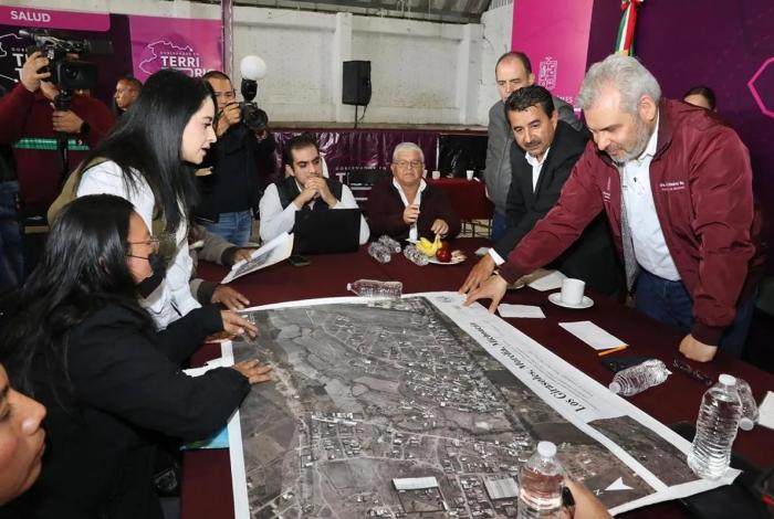 Bedolla atiende peticiones de obra, agua y campo en audiencia pública en Charo