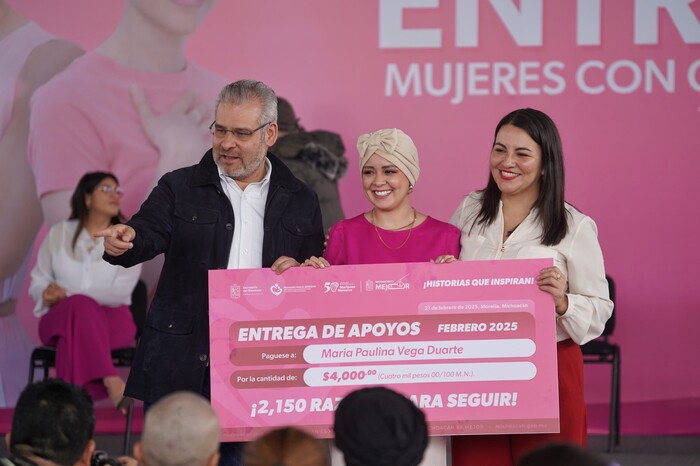 Bedolla entregó mil 700 apoyos a mujeres con cáncer