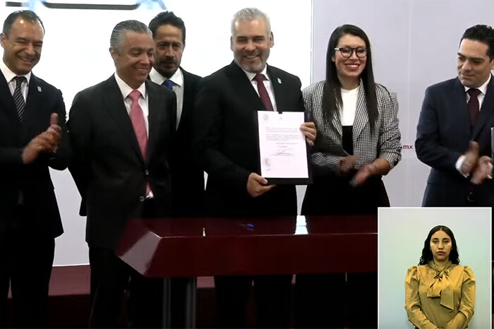 Bedolla firma iniciativa para elevar a rango constitucional la obligatoriedad del Gobierno Digital