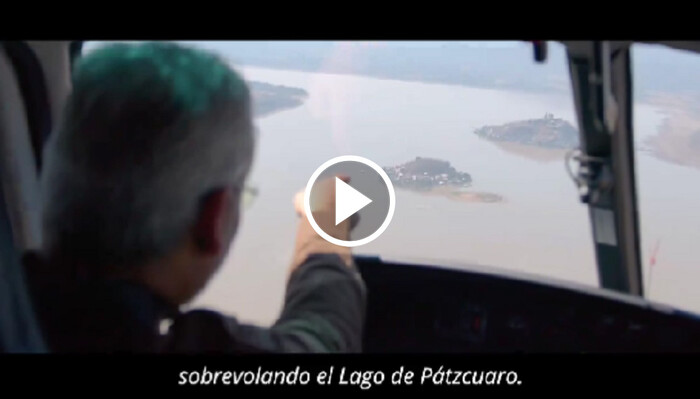 Bedolla inspecciona Lago de Pátzcuaro desde helicóptero