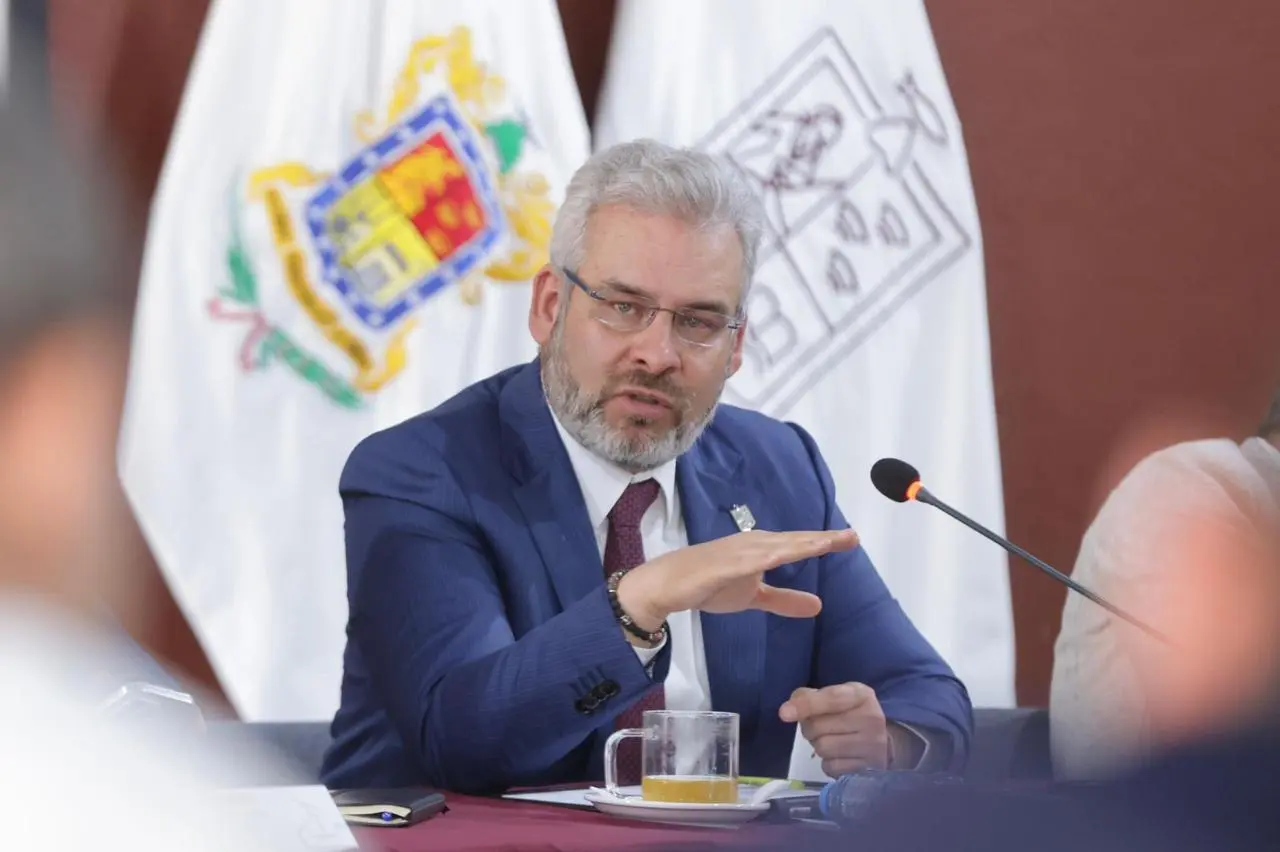 Bedolla pide respetar señalamientos tras la caída de menor a estero en Lázaro Cárdenas