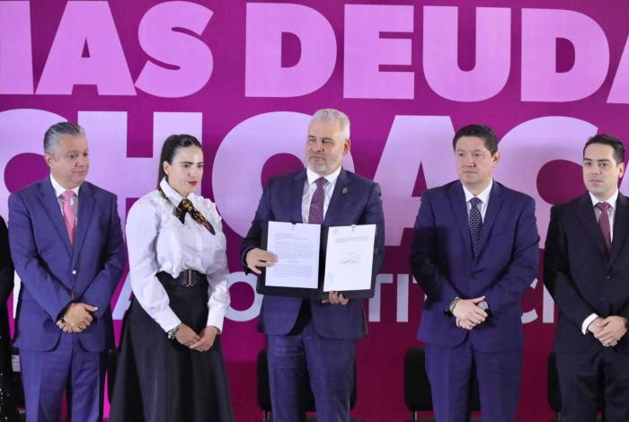 Bedolla presenta reforma constitucional para frenar endeudamientos de largo plazo en Michoacán