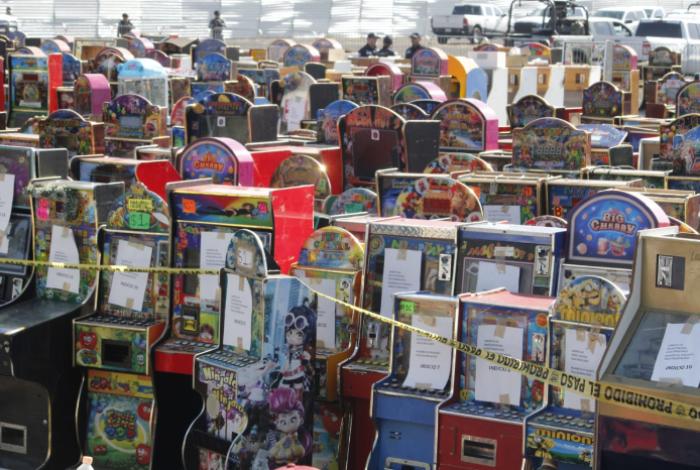 Bedolla reconoce que el crimen obliga a comercios a tener maquinitas; llama a municipios a no ser cómplices