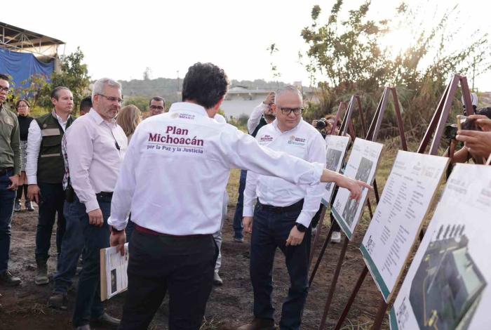 Bedolla y Zoé Robledo visitan predio para construcción de UMF en Nuevo Parangaricutiro