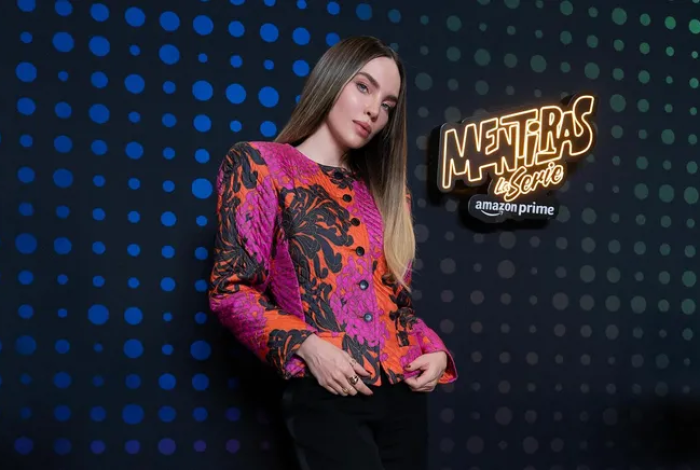 Belinda regresa al teatro,  se presenta con emoción en Mentiras
