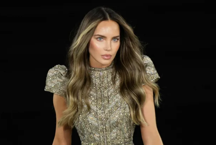 Belinda rompe en llanto durante show en Guadalajara