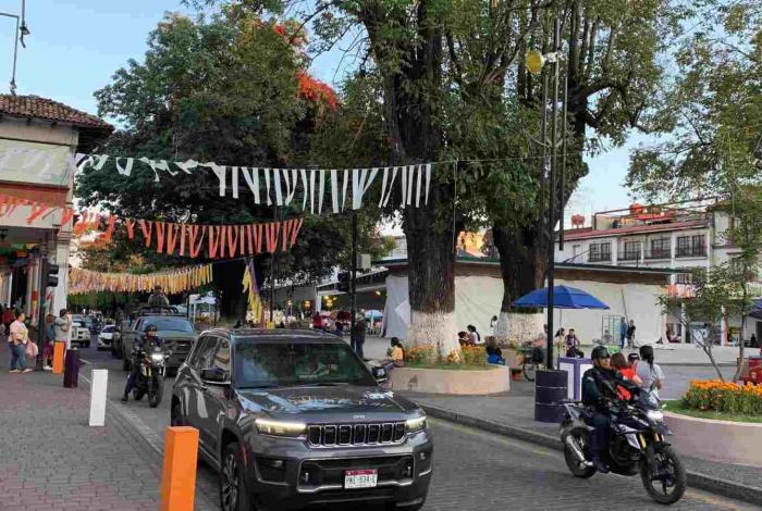 Blindada por Fuerzas Federales arriba a Uruapan la alcaldesa Grecia Quiroz