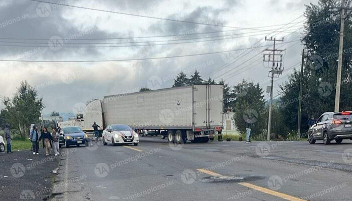 Bloquean la Cherán-Paracho; exigen localizar con vida a Juan Guzmán Roque