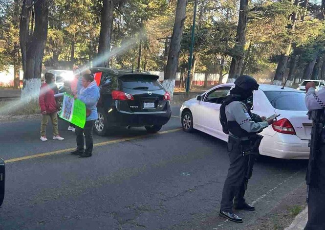 Bloqueo en la carretera Pátzcuaro – Morelia exigen aparición con vida de Estanislao Omar Melchor Ayala