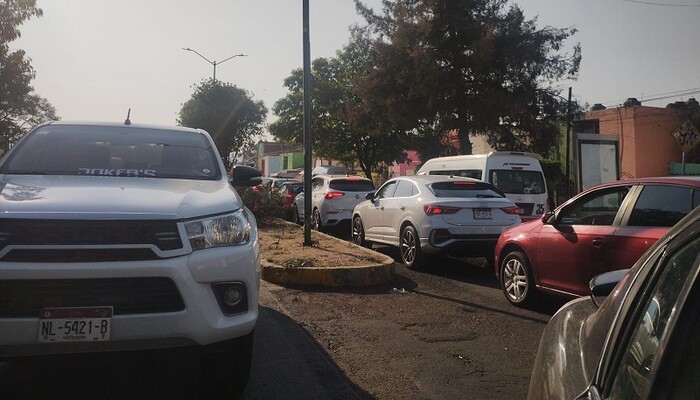 Bloqueo en Morelia afecta vialidad en Av. Universidad y J. Múgica