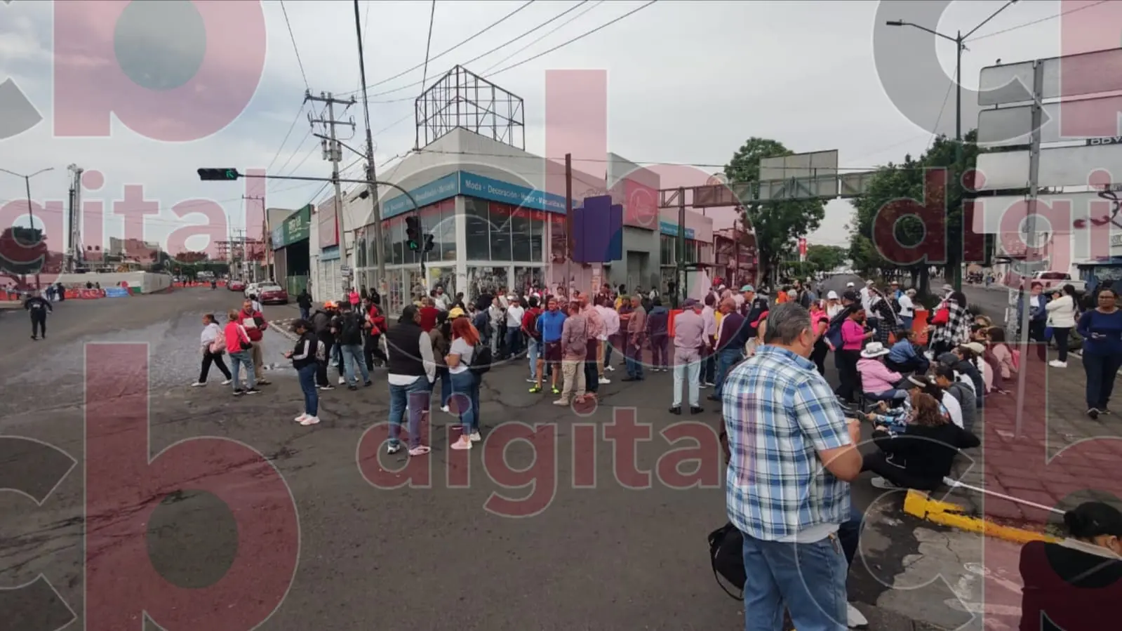 Bloqueos generan caos en Morelia
