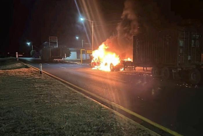 Bloqueos y balaceras nocturnas se registran en varios puntos Michoacán