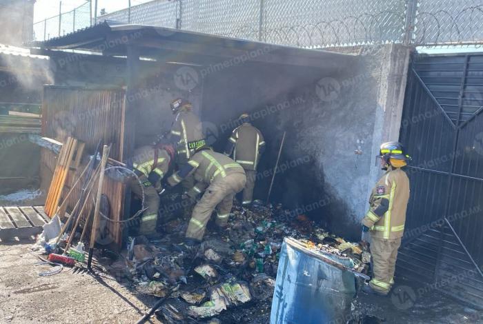 Bomberos controlan inc3ndio en fábrica de Morelia