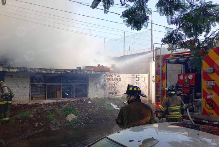 Bomberos controlan inc3ndio en casa de la Ejidal Tres Puentes, en Morelia