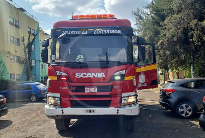 Bomberos de la CEPCM combaten incendio en un departamento de la colonia Xangari