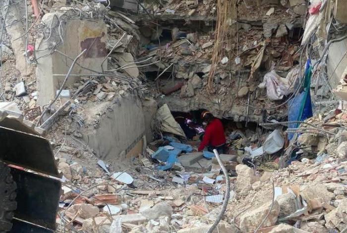 Bomberos de Zitácuaro rescatan a dos personas en Venezuela