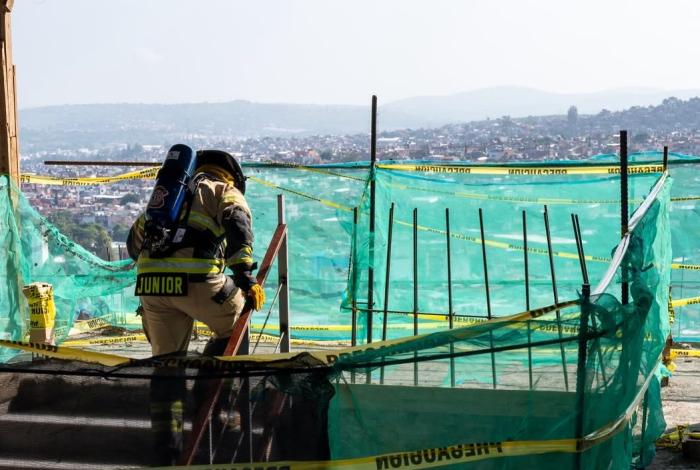Bomberos desafiaron los 21 pisos de la Belco Tower en Morelia