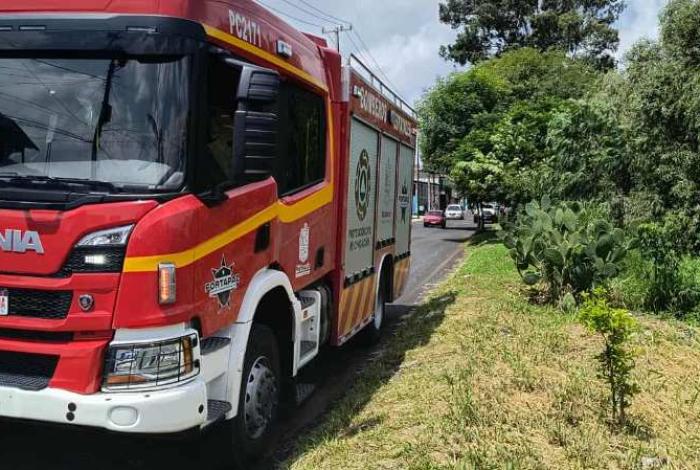 Bomberos estatales y Policía Morelia rescatan a hombre que estaba dentro del Río Grande