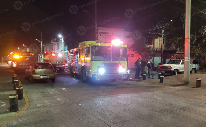 Bomberos sofocan incendio en un domicilio al poniente de Morelia