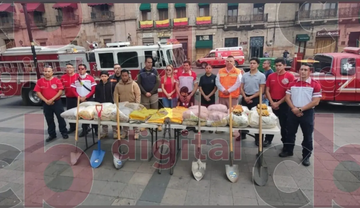 Bomberos Voluntarios de Michoacán dona equipo a 4 municipios de la entidad
