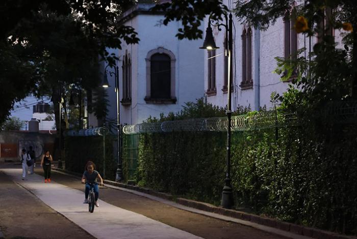Bosque Cuauhtémoc estrena iluminación con cerca de 100 nuevas luces