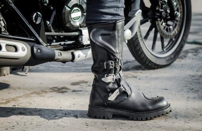 Botas impermeables para motociclista: Protección total para caminos exigentes