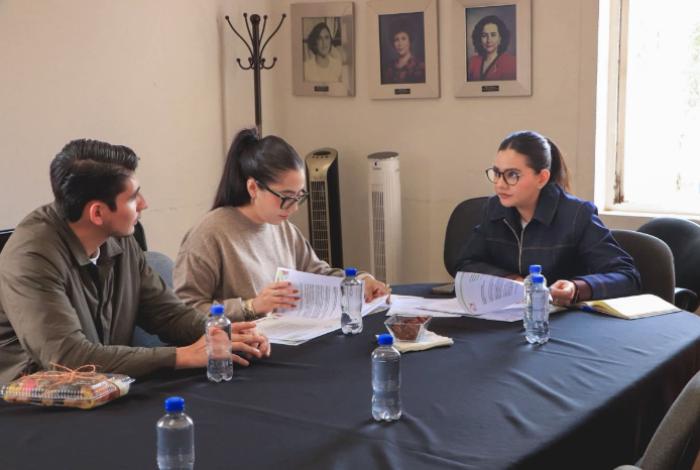 Busca Yohana Mendoza, presidenta municipal de Ario, fortalecer servicios de rehabilitación en la UBR