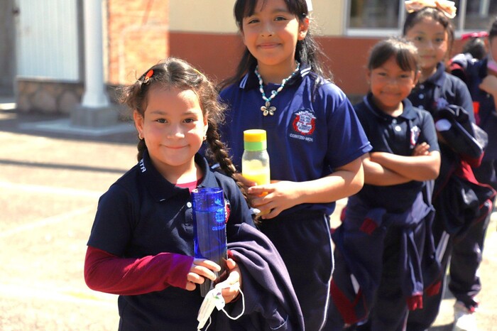 Calor extremo obliga a ajustar horario en 3 mil 400 escuelas de Michoacán