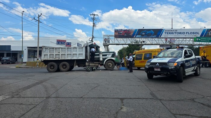 Camión de volteo atropella y mata a menor de 4 años