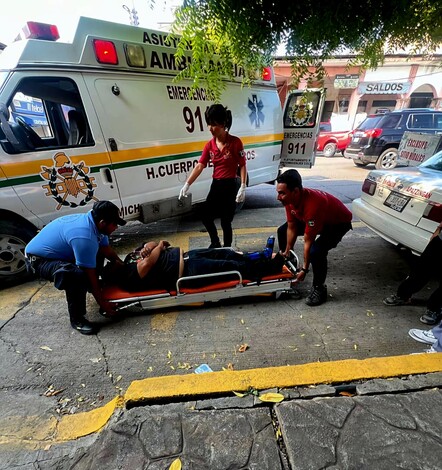 Camioneta arrolla a motociclista y luego se da a la fuga