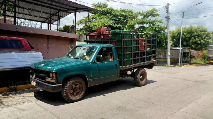 Camioneta atropella a mujer y niño; se da a la fuga, en la colonia La Zapata de Apatzingán