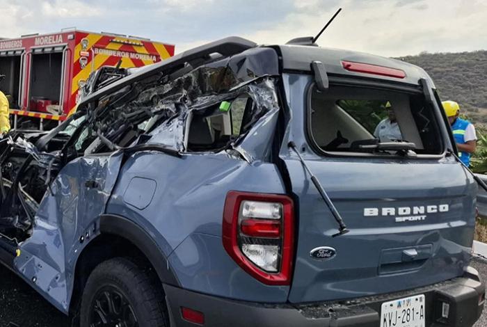 Camioneta es chocada por tráiler en la Pátzcuaro-Cuitzeo; hay 2 muertos