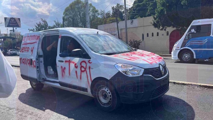 Camioneta incendiada en el IEMSySEM fue utilizada en la marcha normalista en Morelia