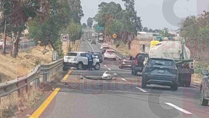 Camioneta se accidenta en el acceso sur a Morelia