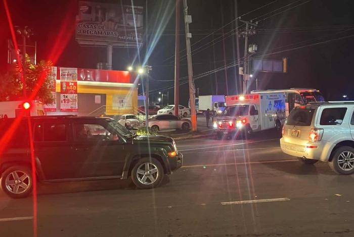 Camioneta vuelca al poniente de Morelia; hay 4 heridos