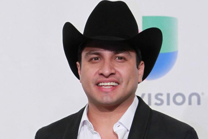 Cancelan visa de trabajo de Julión Álvarez en EU